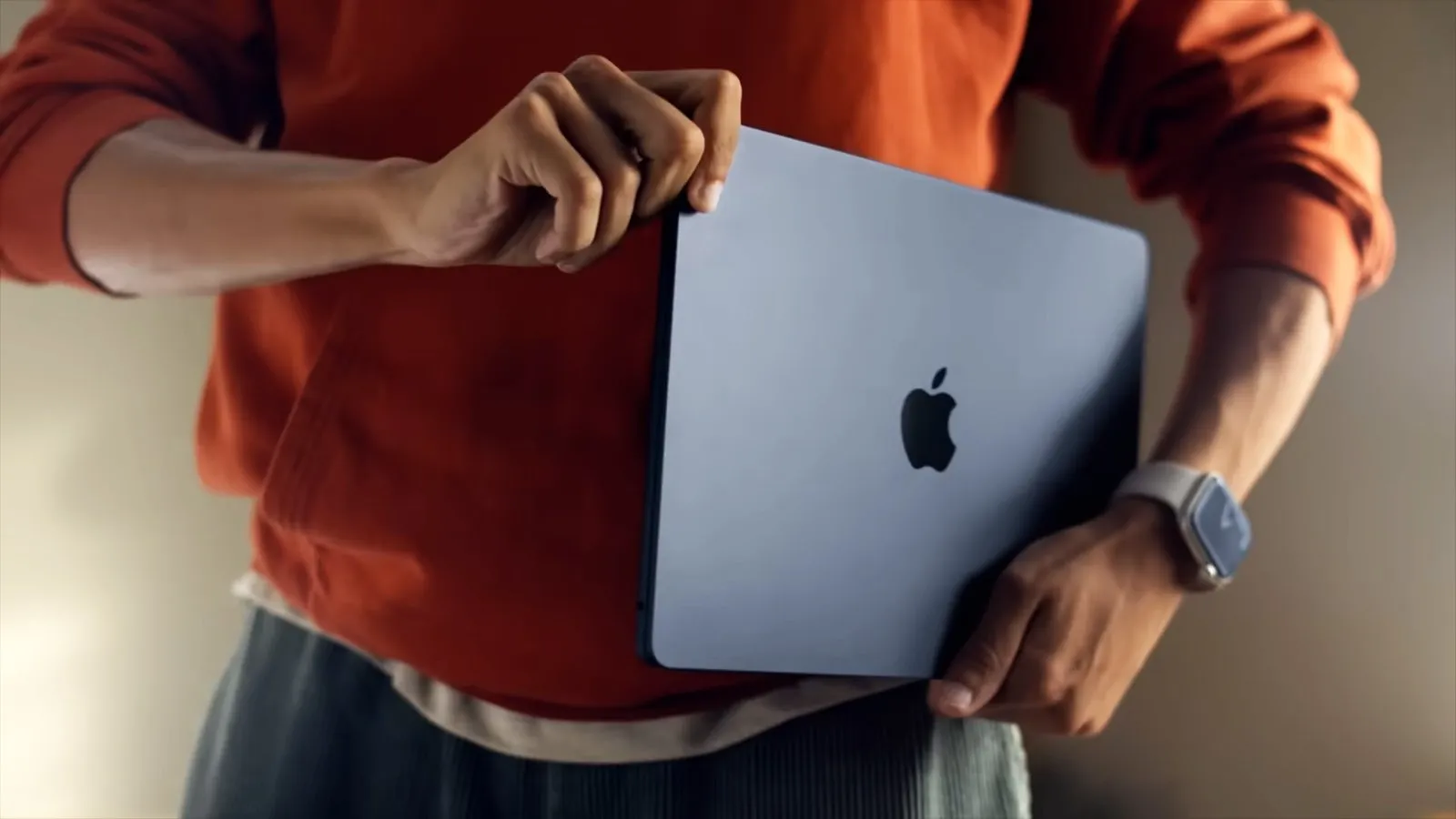 macbook air m2 thiết kế thời trang, gọn nhẹ như quyển sách